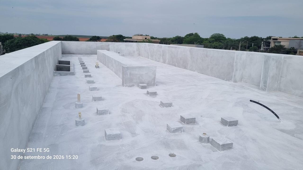 Cobertura em obra de impermeabilização da Mantha